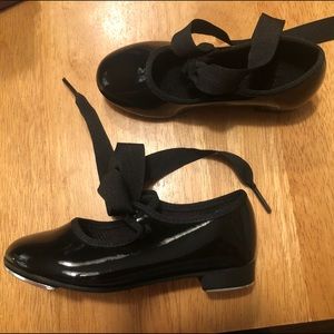 Girls tap shoes. 👯‍♀️ Size 7.5